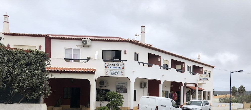 Quartos e Apartamentos Atalaia