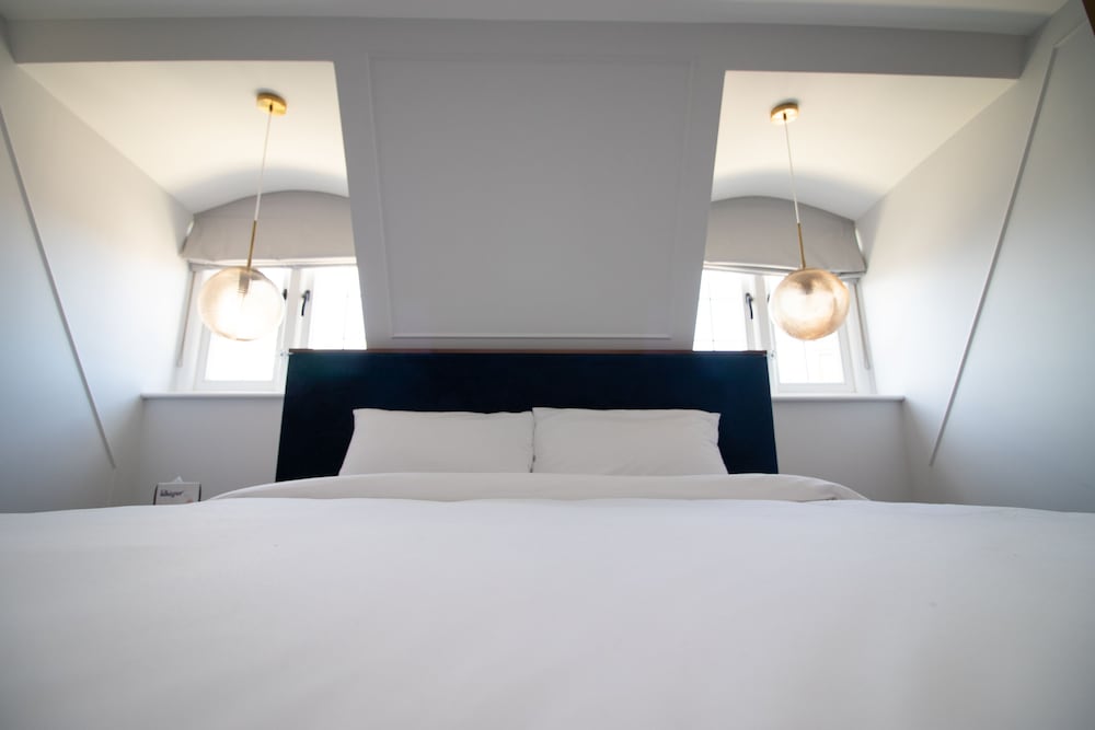 Three Falcons Hotel