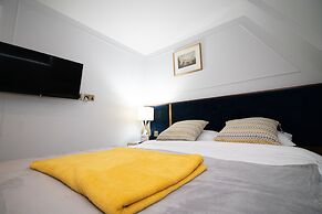 Three Falcons Hotel