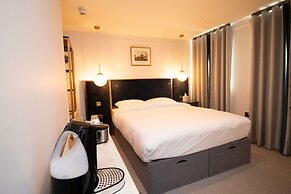 Three Falcons Hotel