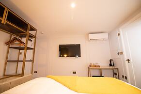 Three Falcons Hotel