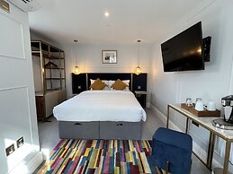 Three Falcons Hotel
