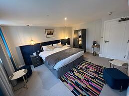 Three Falcons Hotel