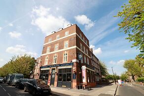 Three Falcons Hotel