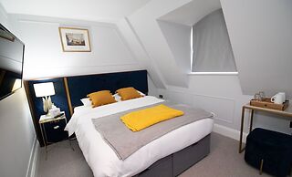 Three Falcons Hotel