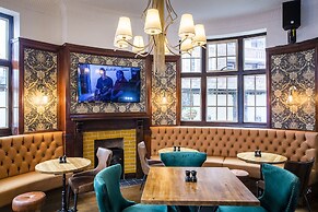 Three Falcons Hotel