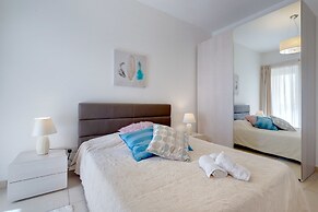 Ocean Front LUX Apartment wt Pool, Upmarket Area