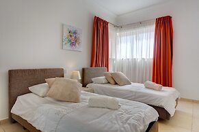 Ocean Front LUX Apartment wt Pool, Upmarket Area
