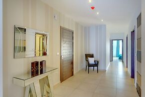 Ocean Front LUX Apartment inc Pool, Upmarket Area