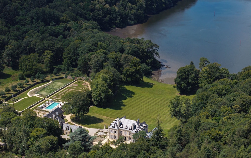 Domaine De Locguénolé & Spa