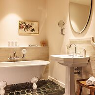 Domaine De Locguénolé & Spa