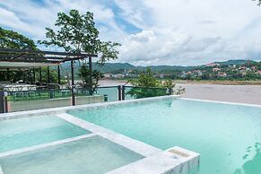 Chiangkhong Teak Garden Riverfront Onsen Hotel