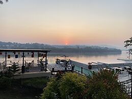 Chiangkhong Teak Garden Riverfront Onsen Hotel