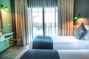 Chiangkhong Teak Garden Riverfront Onsen Hotel