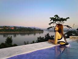 Chiangkhong Teak Garden Riverfront Onsen Hotel