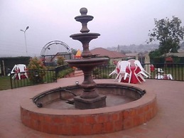 Makutano Hotel