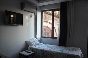 Alf Hotel