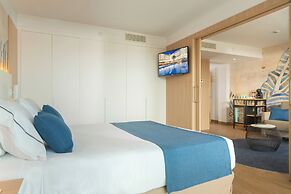 L'Azure Hotel