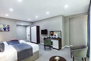 Parallel Hotel