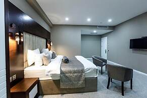 Parallel Hotel