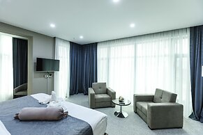 Parallel Hotel