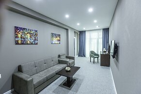 Parallel Hotel