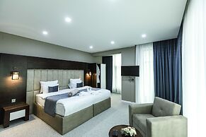 Parallel Hotel