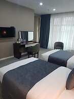 Parallel Hotel