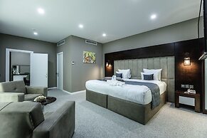 Parallel Hotel