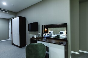 Parallel Hotel