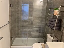 A&A Suites Magnificent 3-BD apt in DT