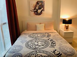 A&A Suites Magnificent 3-BD apt in DT