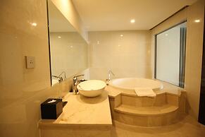 Central Luxury Ha Long Hotel