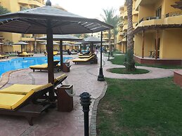 Pool View Apart At British Resort 252