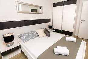 Apartments & Rooms Danivan Pool Villas