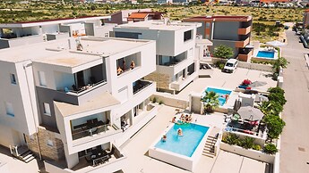 Apartments & Rooms Danivan Pool Villas