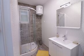 Apartments & Rooms Danivan Pool Villas