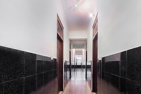 OYO 24228 Hotel Hans