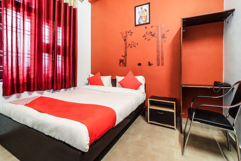 OYO 24228 Hotel Hans