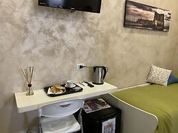 Joy Naples