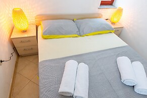 Maru Apartments