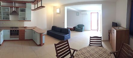 Maru Apartments
