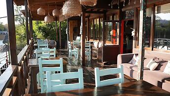 Sweet Home River Hotel
