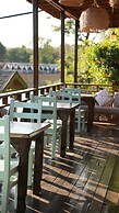 Sweet Home River Hotel