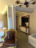 Sweet Home River Hotel