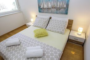 Summer Breeze Apartments
