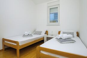 Summer Breeze Apartments