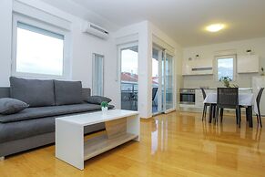 Summer Breeze Apartments