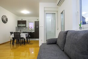 Summer Breeze Apartments