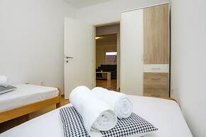 Summer Breeze Apartments